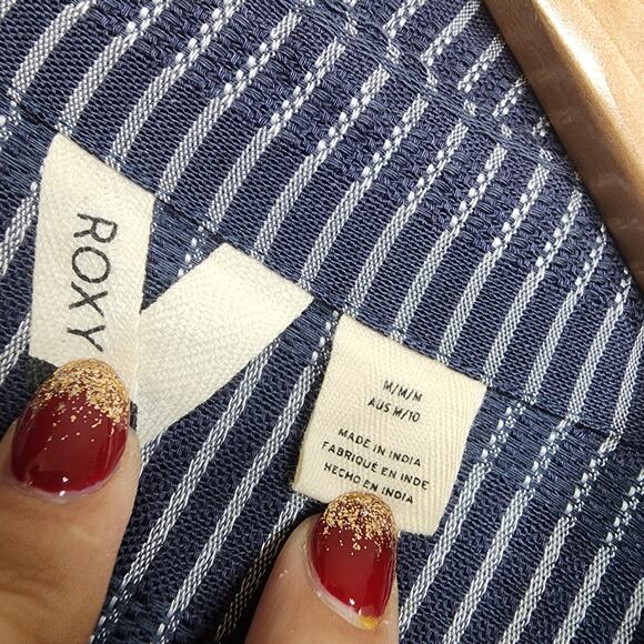 Roxy Women's Cropped Tie Front Striped Button Down Shirt Size Medium - Picture 8 of 9